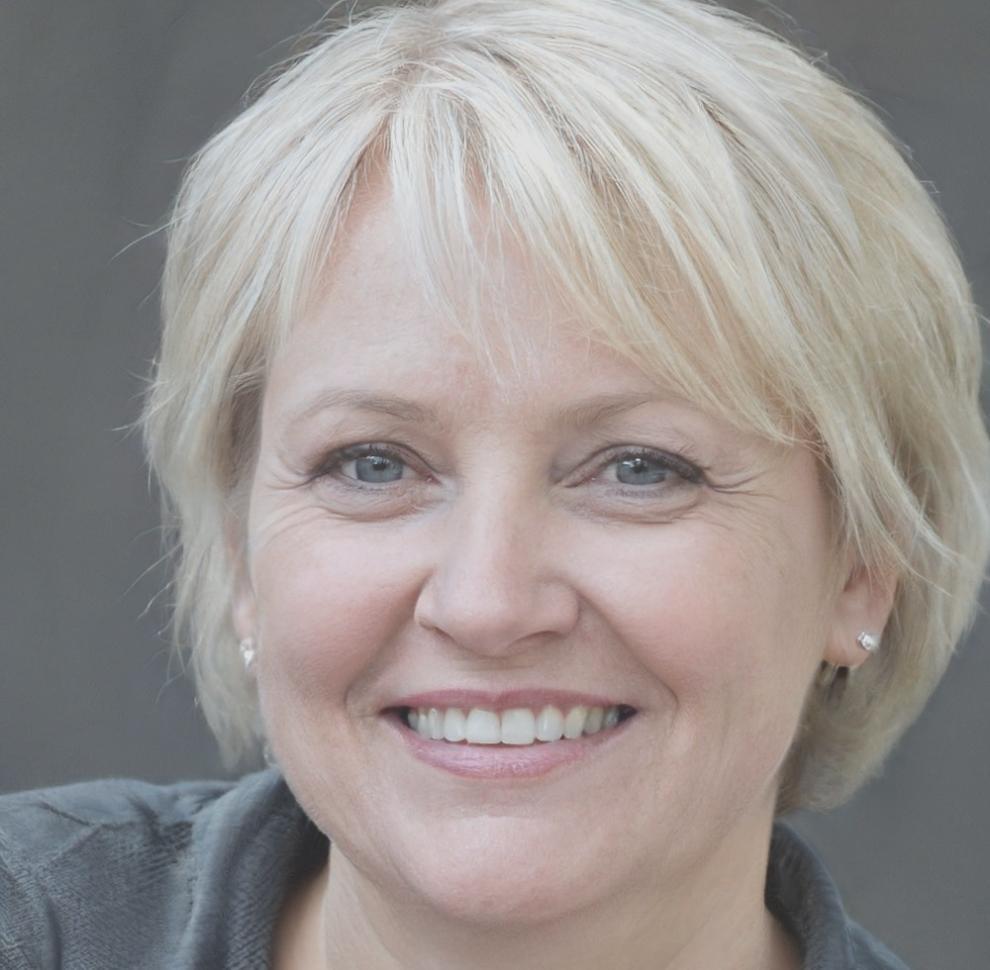 Nadia Szekeres, Senior Facilitator