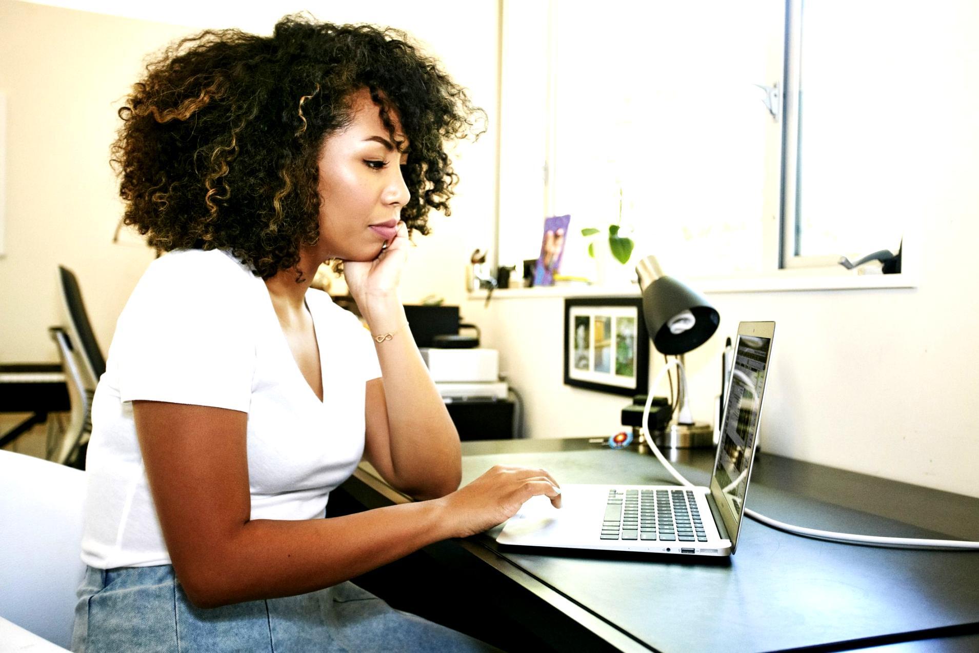 Course materials and structured assignment workflow